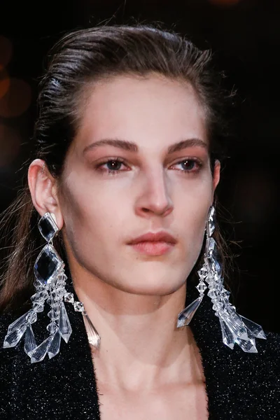 Look 18